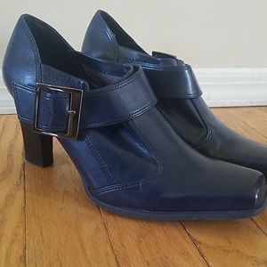 NWOT {Franco Sarto} Retro booties in unique blue